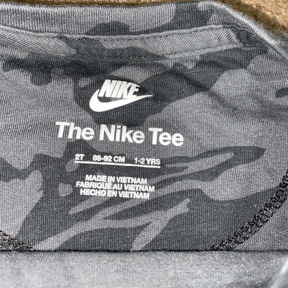 NWOT Nike Little Boys 2T Short-Sleeve All-Over Camo Swoosh Graphic Tee - Picture 4 of 4